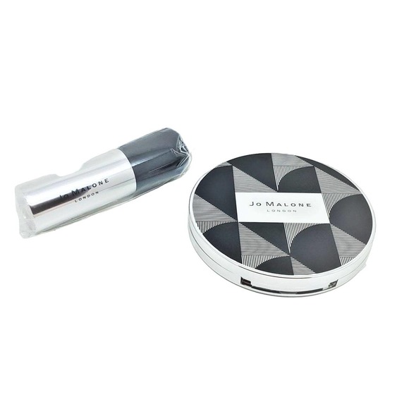 Jo Malone English Pear & Freesia Scented Body Powder + Brush & Bag - Picture 2 of 4